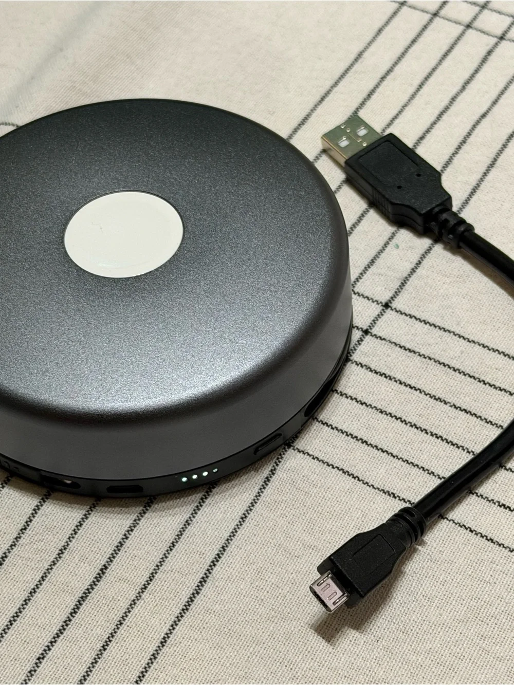 Nomad Pod Pro Wireless Charging Puck in Silver Gray